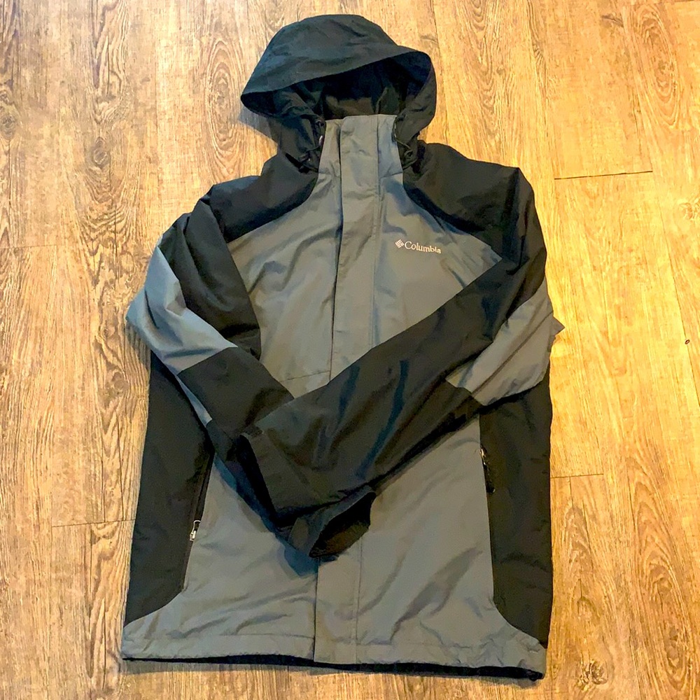 Men’s interchangeable outer shell Columbia coat.